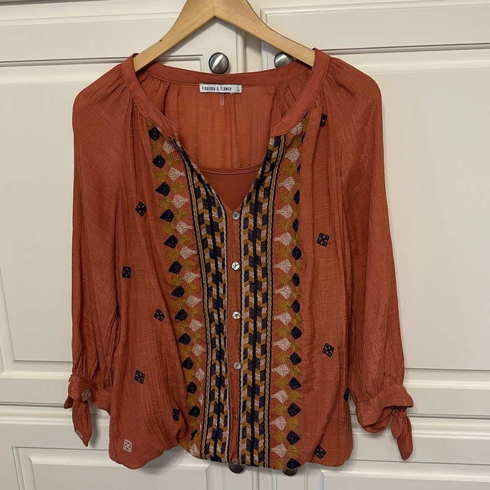 Woman’s blouse. Like new/Excellent condition